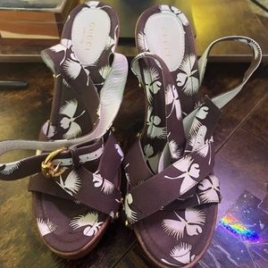 EUC Gucci brown floral sandals